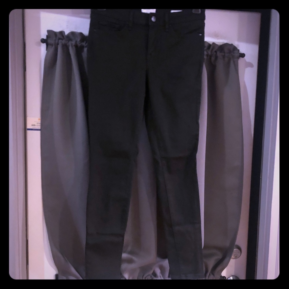 Like new! William Rast skinny black jeans 28